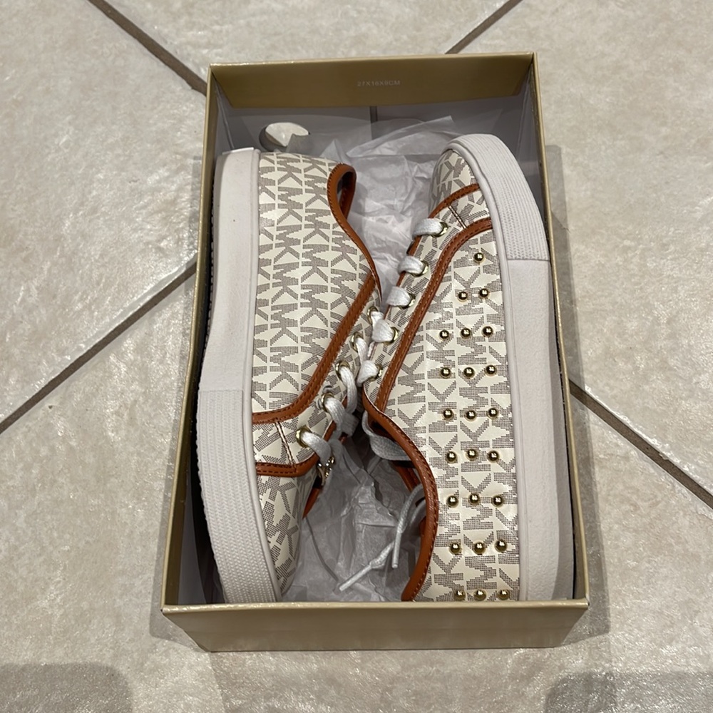 Michael Kors Sneakers - Picture 7 of 9